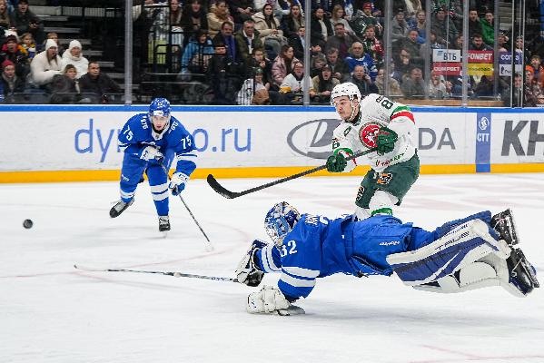 Александр Зайцев: «В эпизоде Коновалов - Дыняк - чистейший штрафной бросок. Очередной судейский ляп!» Александр Зайцев: «В эпизоде Коновалов - Дыняк - чистейший штрафной бросок. Очередной судейский ляп!»