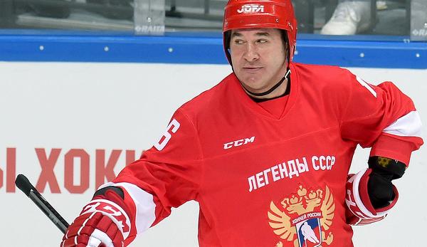 Александр Кожевников: «Тыжных заблуждается - он не живет в свободном мире. Еще хуже, что потерял берега и Губерниев» Александр Кожевников: «Тыжных заблуждается - он не живет в свободном мире. Еще хуже, что потерял берега и Губерниев»