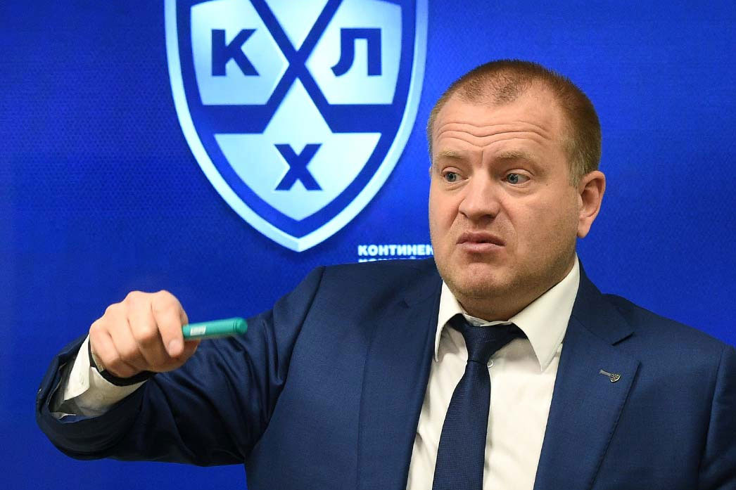 Юрий Карандин: «Москва против Питера - это и спорт, и политика. Главный судья КХЛ идет по тонкому льду» Юрий Карандин: «Москва против Питера - это и спорт, и политика. Главный судья КХЛ идет по тонкому льду»