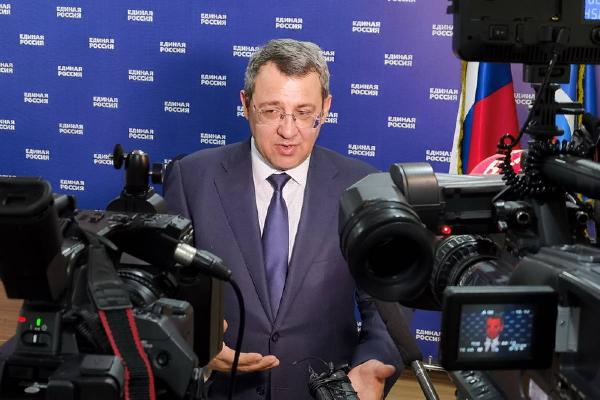 Василий Филипенко: «О работе Югры судим не по драфтам НХЛ, а по турнирным таблицам ВХЛ, МХЛ и первенства России» Василий Филипенко: «О работе Югры судим не по драфтам НХЛ, а по турнирным таблицам ВХЛ, МХЛ и первенства России»